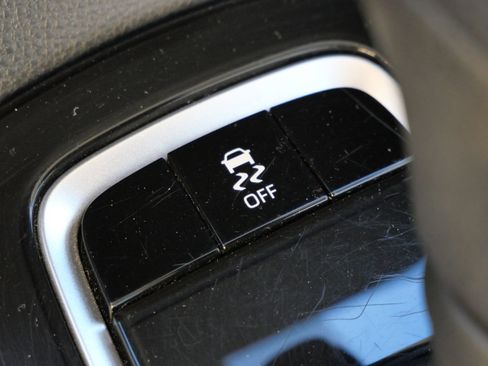 Certified 2023 Toyota Corolla LE image 28