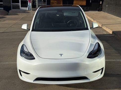 Used 2023 Tesla Model Y Performance image 8