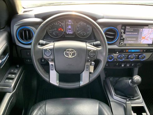 Used 2022 Toyota Tacoma TRD Sport w/ TRD Premium Sport Package AWD/4WD image 6