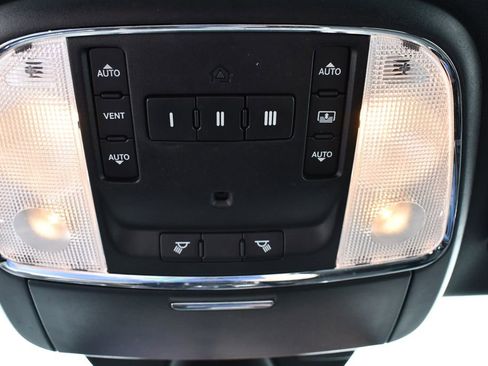 Used 2014 Chrysler 300 C w/ Harman/Kardon Audio Group image 32