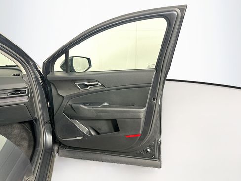 Used 2025 Kia Sportage LX FWD image 29