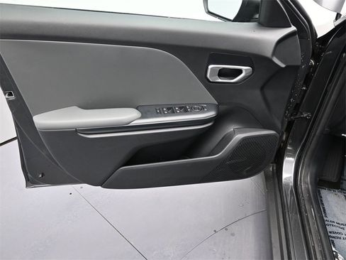 New 2025 Kia K4 LXS image 17