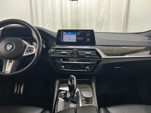 Used 2020 BMW M550i xDrive w/ Executive Package image 9