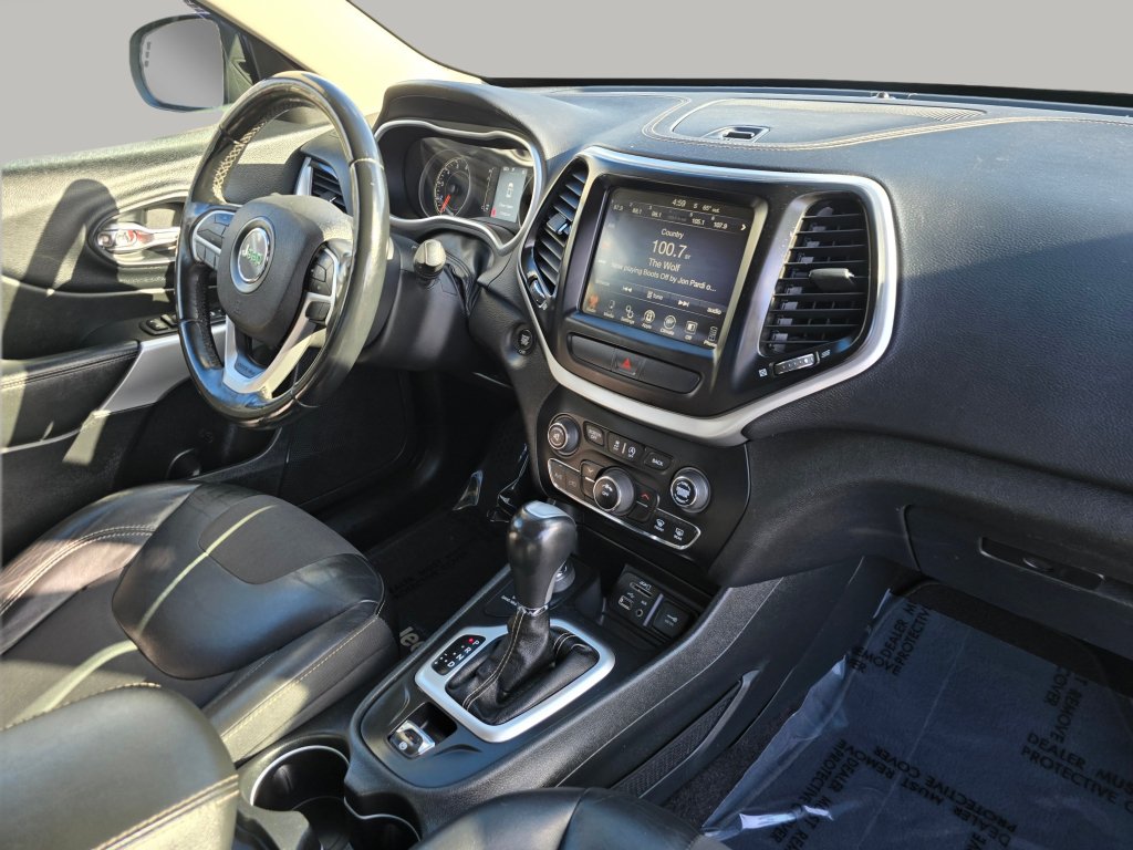 Used 2018 Jeep Cherokee Latitude Plus AWD/4WD image 28
