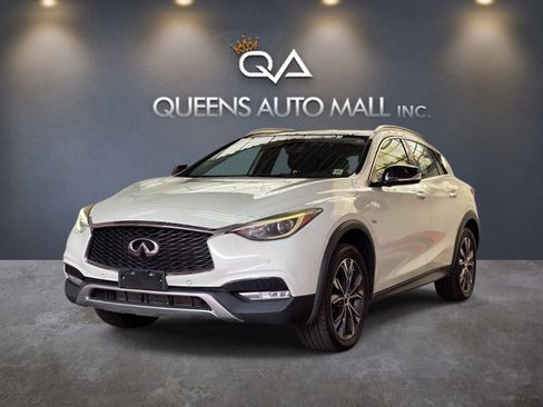 Used 2017 INFINITI QX30 Premium w/ Navigation Package AWD/4WD image 3