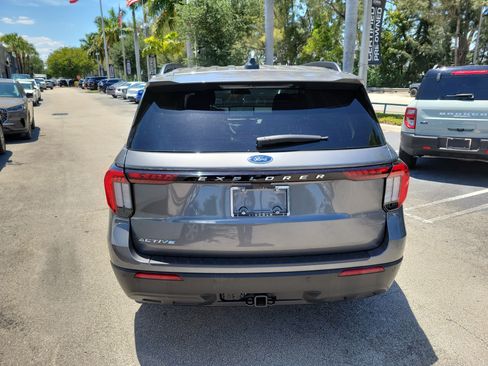 Used 2025 Ford Explorer Active RWD image 5