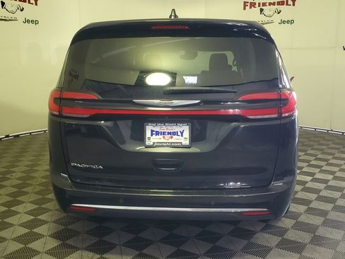 Used 2023 Chrysler Pacifica Touring-L FWD image 29