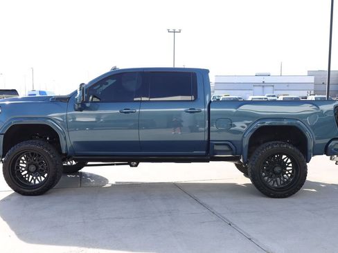 Used 2024 GMC Sierra 2500 Denali w/ Denali Reserve Package AWD/4WD image 3