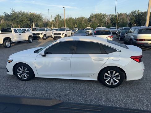 Used 2022 Honda Civic LX image 2