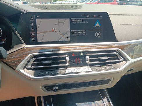 Used 2021 BMW X7 xDrive40i w/ Premium Package AWD/4WD image 13
