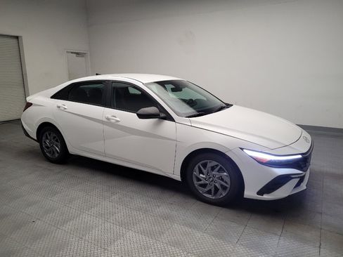 Used 2024 Hyundai Elantra SEL FWD image 11