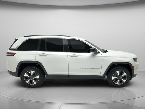 Used 2023 Jeep Grand Cherokee 4WD 4xe image 4