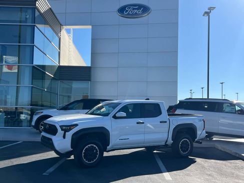 Used 2024 Toyota Tacoma TRD Off-Road image 1