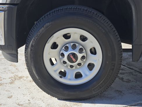 Used 2024 GMC Sierra 2500 Pro w/ Convenience Package image 15