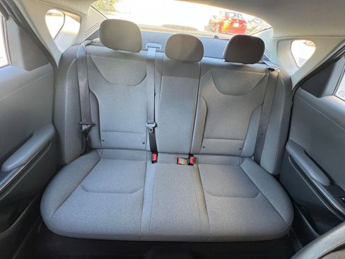 Used 2025 Kia K4 LXS image 38