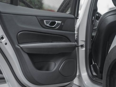 Used 2025 Volvo V60 B5 Cross Country Plus image 34