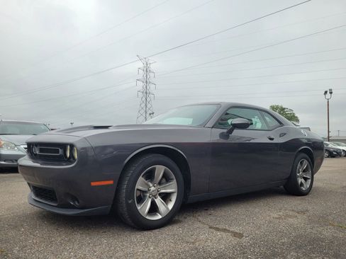 Used 2015 Dodge Challenger SXT image 11