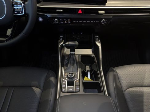 Used 2025 Kia Sorento EX w/ Panoramic Sunroof Package image 17