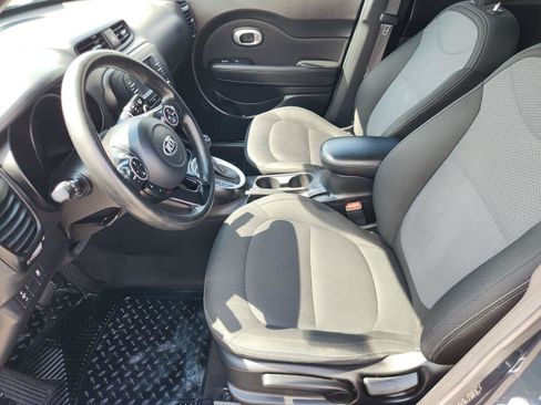 Used 2017 Kia Soul + FWD image 10