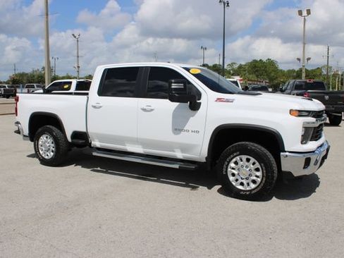 Used 2025 Chevrolet Silverado 2500 LT AWD/4WD image 14