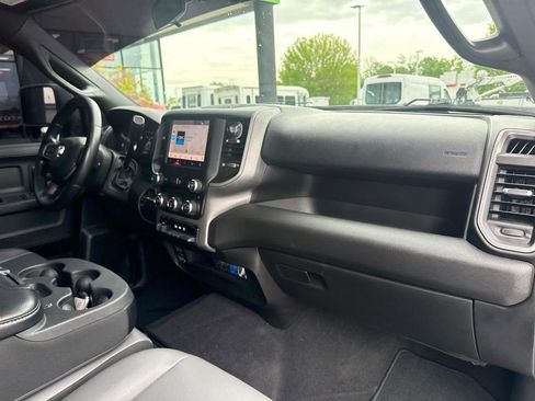 Used 2024 RAM 3500 Tradesman w/ Chrome Appearance Group AWD/4WD image 29