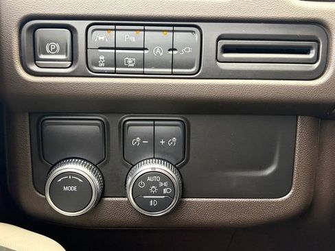 Certified 2022 GMC Yukon SLT w/ SLT Luxury Package image 8