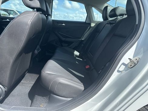 Used 2019 Volkswagen Jetta SE w/ Cold Weather Package image 9