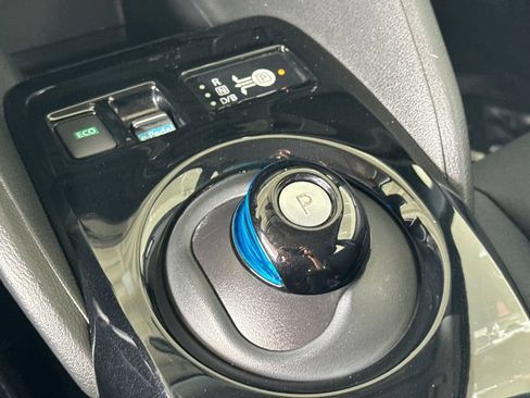 Used 2018 Nissan Leaf SV w/ Protection Package FWD image 20