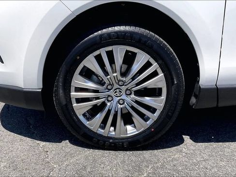 Used 2021 Toyota Venza Limited w/ Carpet Mat Package (TMS) AWD/4WD image 8
