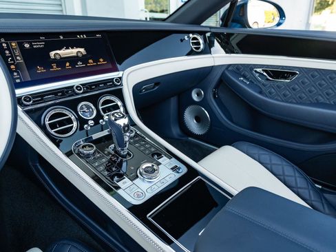 Used 2022 Bentley Continental GT image 32