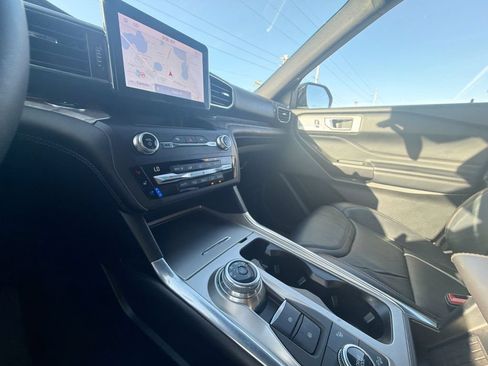 Used 2020 Ford Explorer Platinum AWD/4WD image 32