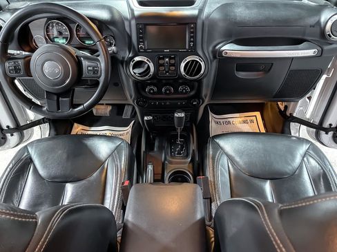 Used 2018 Jeep Wrangler Unlimited Rubicon w/ Connectivity Group image 30