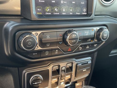 Used 2020 Jeep Gladiator Overland w/ Dual Top Group image 23