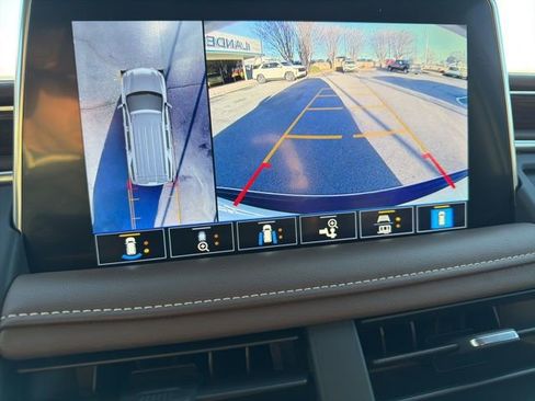 Used 2021 Chevrolet Tahoe High Country w/ Premium Package image 17