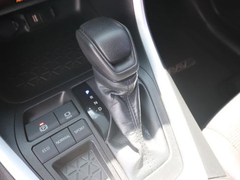 Used 2021 Toyota RAV4 LE FWD image 21