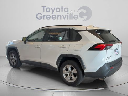 Used 2019 Toyota RAV4 XLE w/ Convenience Package FWD image 4