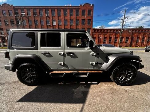Used 2024 Jeep Wrangler Unlimited Sport AWD/4WD image 8