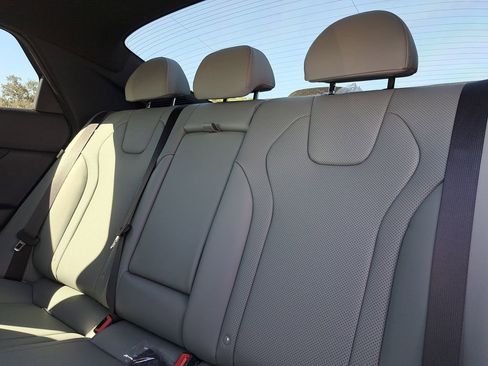 New 2025 Hyundai Elantra Limited image 8