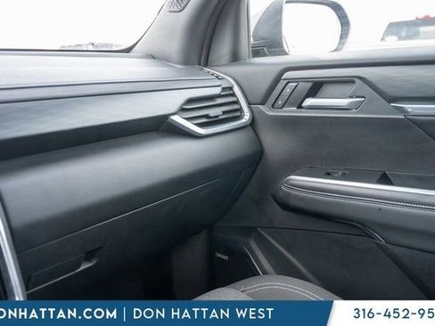 Used 2025 GMC Acadia Elevation image 12