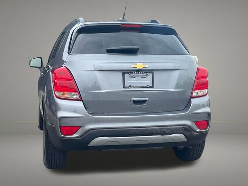 Used 2020 Chevrolet Trax LT w/ Driver Confidence Package FWD image 3