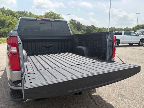 New 2026 Chevrolet Silverado 1500 RST w/ Redline Edition AWD/4WD image 13