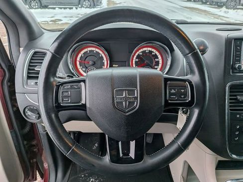 Used 2018 Dodge Grand Caravan SXT image 15