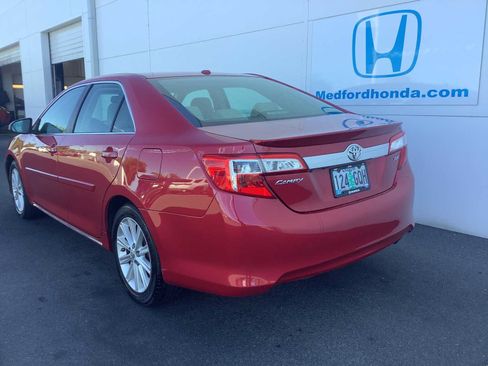 Used 2013 Toyota Camry XLE w/ Leather Pkg FWD image 4