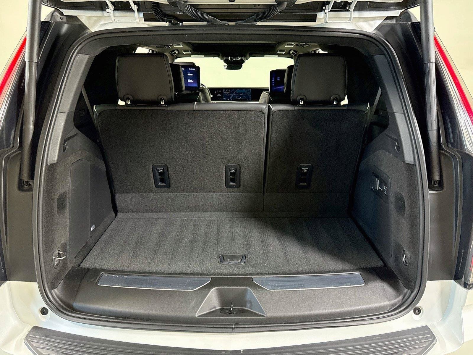 Used 2025 Cadillac Escalade V w/ LPO, ONYX Package AWD/4WD image 28