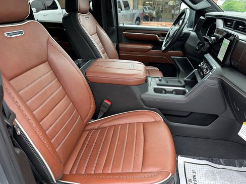 Used 2024 GMC Sierra 2500 Denali Ultimate image 32