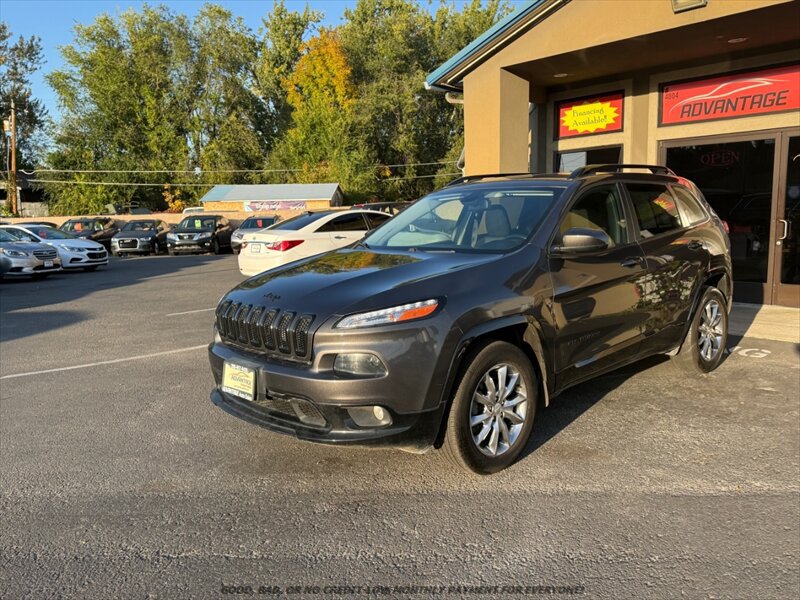 Used 2018 Jeep Cherokee Latitude AWD/4WD image 3