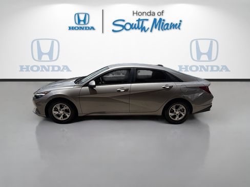 Used 2021 Hyundai Elantra SE FWD image 4