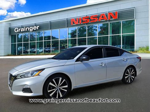 Used 2021 Nissan Altima 2.5 SR w/ SR Premium Package FWD image 2