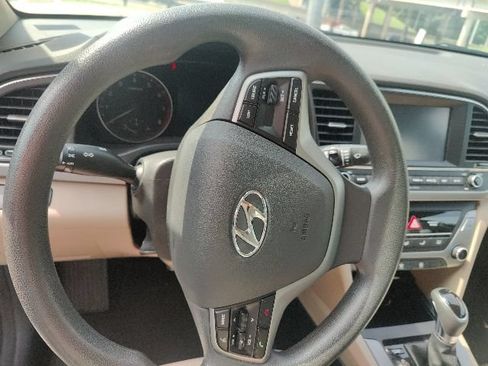 Used 2017 Hyundai Elantra SE FWD image 21