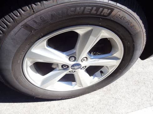 Used 2021 Ford Edge SE FWD image 13